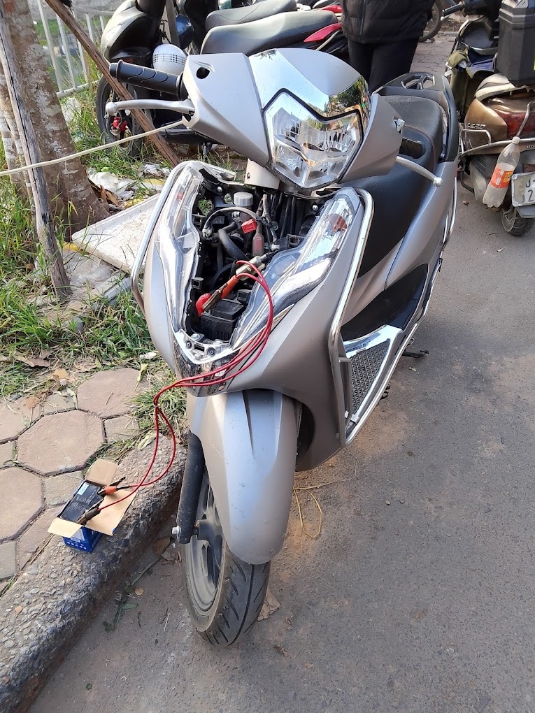 Sửa xe máy tận nơi ban ngày với thiết bị lưu động